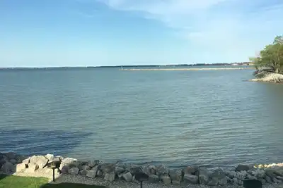 Image de Loody Lakefront Condo, Excellent Emplacement, PRÈS De L'Enfant D'Esprit