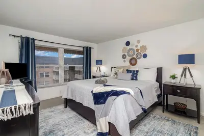 Image de Condo spacieux de 3 chambres / 2 salles de bains au centre-ville de Cocoa Beach Fl