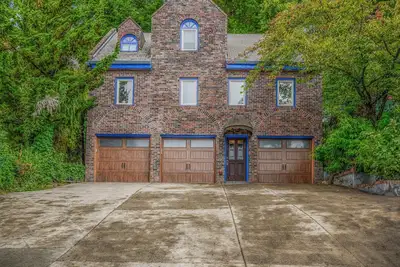 Image de Château comme à la maison dans Sw Pdx, près du centre ville!