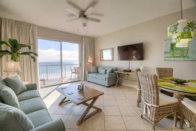 Image de Beach Retreat 403-Gulf Front Pet Friendly comprend le service de plage en saison