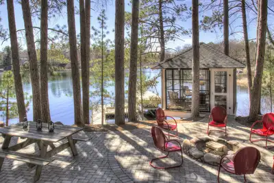 Image de Cabine Vintage sur le magnifique lac O'Brien - Comprend un bateau ponton
