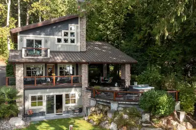 Image de Bord de l'eau du lac Whatcom \/ 3 acres \/ Kayak \/ bateau Ă aubes \/ panneaux \/ foyer au bois