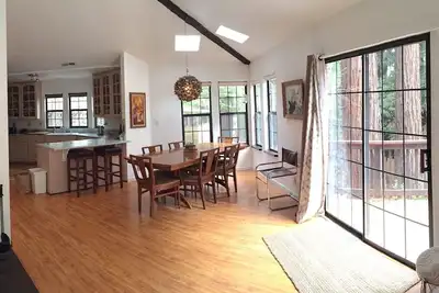 Image de Le meilleur endroit 'Drake Place' sur la rivière! Quai privé, bain à remous, rustique moderne