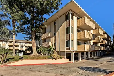 Image de Peluche, Meublé 2 Br Silicon Valley Corporate Suite