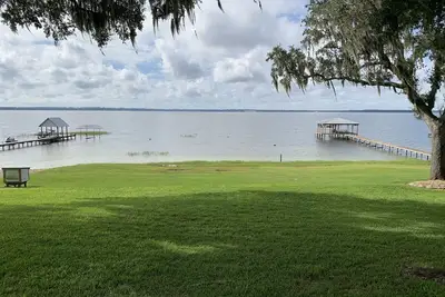 Image de Front de lac sur la rive nord du lac Weir, en Floride (ce n'est Pas un duplex / 2 entrées)