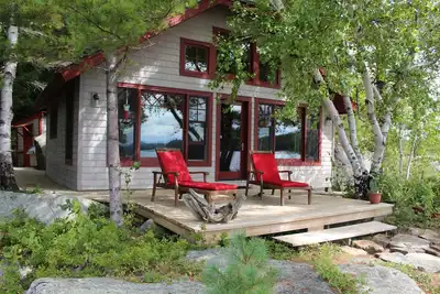 Image de Private Island isolée sur lac vierge Tupper.