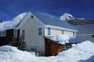 Image de Best Spot Centre Ville. 1 bloc de tout sur Sopris tranquille. Découvrez la critique
