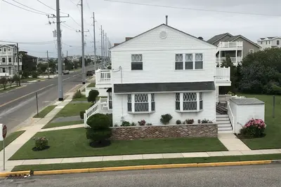 Image de Nouveau Avalon Maison Avalon en face de la baie et 12 maisons de la plage