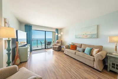 Image de Gulf Front 9th Floor unit with Coastal Decor - Location de chaise de plage incluse!