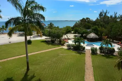 Image de Caribbean Beachfront Paradise In Tropical Garden vous attend