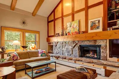 Image de Automne Couleurs - Superbe 3 Bed 3 Bath Condo, à pied du centre-ville et de la télécabine-