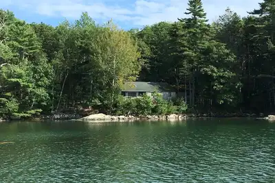 Image de Cottage au bord de l'eau avec couchers de soleil, bain à remous et accès au quai