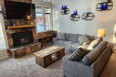 Image de Mammoth Condo 2 Bed (1bed + Loft) peut accueillir 6 étapes de la navette à Mammoth Mountain