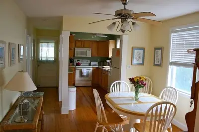 Image de Ocean Bloquer Beach Cottage - 7 Delaware Ave - Downtown Rehoboth