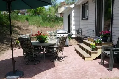 Image de Idéalement situé dans le village de Lake Leelanau