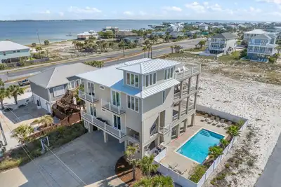 Image de Superbe maison de 6 lits / 6 salles de bain pour 25 personnes et a des vues spectaculaires sur le golfe!