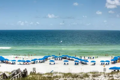 Image de Beach Retreat 302-Gulf Front - Animaux acceptés - Service de plage compris dans la saison!
