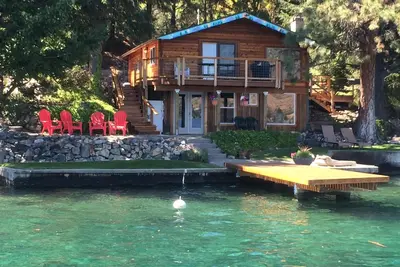 Image de Faible Cabin Banque Waterfront sur le lac Chelan