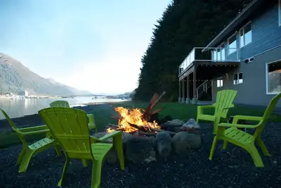 Image de Beach Condo Juneau - Niveau supérieur - Une vue imprenable à 180˚ sur le canal!