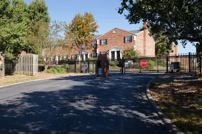 Image de Condo magnifiquement meublé juste à côté de l'Augusta National!