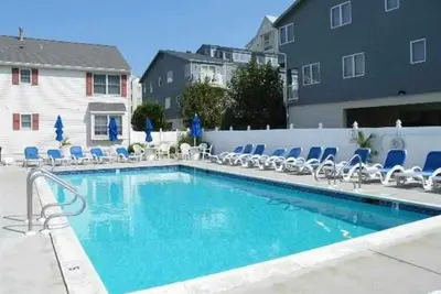 Image de Magnifique condo avec piscine chauffée, à un pâté de maisons de la plage privée - Diamond Beach