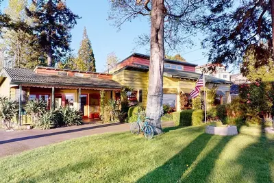 Image de Fairview Lodge Birch Bay Waterfront Home 15 personnes ou plus sur Birch Bay Dr.