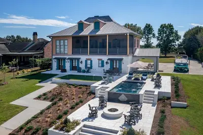 Image de Grande belle maison sur la fausse rivière