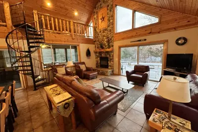 Image de Emplacement! Castle Rock \/ Wi Dells \/ Northern Bay, 10 acres, 5 Br, 2 salles de bain, pour 20 +
