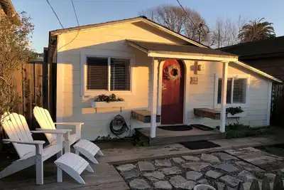 Image de Maison de plage confortable et confortable, à quelques pas de la plage!