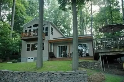 Image de Simply Irresistible Cayuga Waterfront Lakehouse près des Collèges