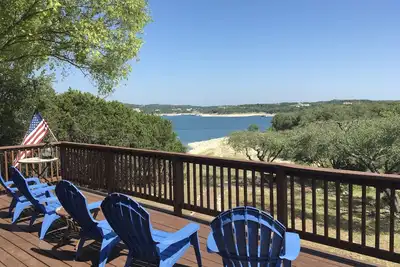 Image de Accueil Waterfront Lake Travis à Point Venture, peut accueillir jusqu'à 12, grande terrasse extérieure
