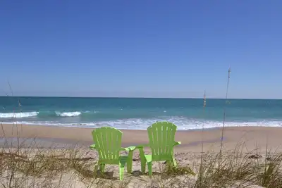 Image de Maison de plage privée en bord de mer avec piscine et grande pêche