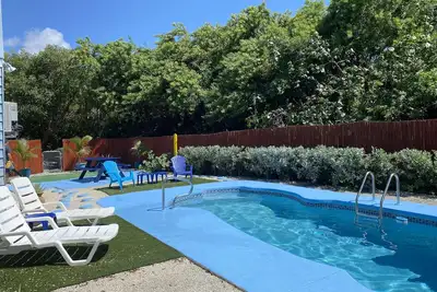 Image de Amazing Pool Home. Petite clef de la torche. Touches véritable expérience. Grande Zone De PÊCHE.