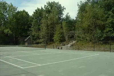 Image de 4 Br Ferme, 65 Acres avec piscine, tennis, étang, sentiers, Guest Cottage