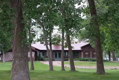 Image de Capturez le Minnesota avant l'automne! <br>Lodge historique, privé, demi-mile au bord du lac.