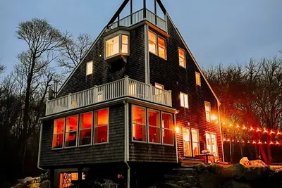 Image de Maison familiale ensoleillée et spacieuse avec plage privée / quai-Haversham / Weekapaug
