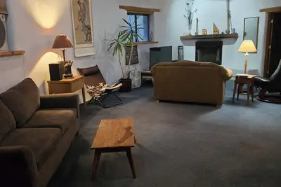 Image de Maison de campagne privée et calme à seulement 20 minutes de Santa Fe.