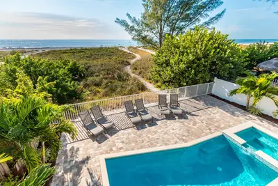 Image de Nouvelle construction - Direct Beach Front Pool Home - 6 chambres - 4. 5 bains