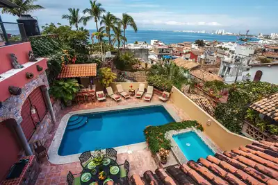 Image de Magnifique villa située au centre de Banderas Bay