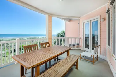 Image de «Atlantic Hideout» sur la plage et très bien situé!