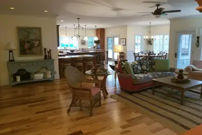 Image de Belle nouvelle maison en ville et près de l'eau