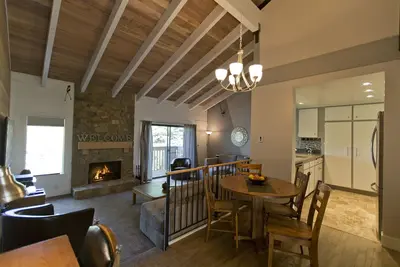 Image de Condo Snowcreek avec commodités Sun Valley! ! ! 2 Bdrms / 2 Bthrms / et petit loft