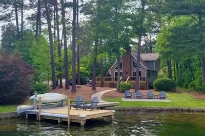 Image de Golfer's Delight - Parcours de golf Peter Tufts, Lakefront Home, 10 mi. Ă Pinehurst