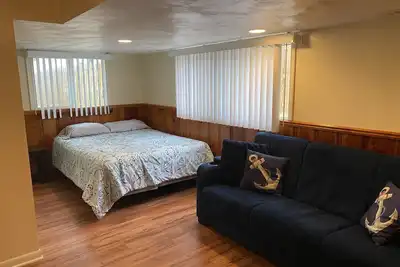 Image de \"Deja Blue\" unité 5, 1 chambre, condo de niveau inférieur sur le lac; Holly Hok Rentals