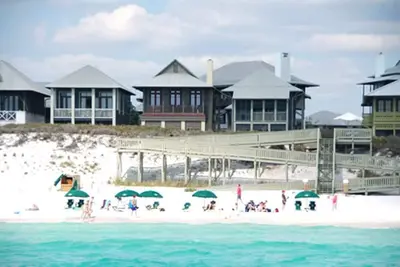 Image de 19 couchages! Maison de plage de luxe personnalisée! Étapes vers l'océan avec piscine privée chauffée! !