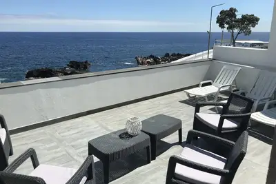 Image de 3 chambres Ocean Front Maison. Terrasse imprenable sur l'océan