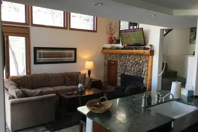 Image de Luxueuse maison de ville de 4 chambres sur le parcours de golf de Snowcreek
