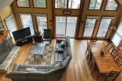 Image de 5 Chambre à coucher principale Accueil Lac avec Aire de jeux, Canots, Table de billard et Wifi Kid