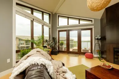 Image de Magnifique Condo Penthouse Ă Bridges Bay