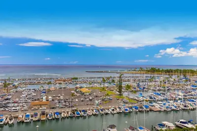 Image de Ilikai 1102 Ocean / Sunset / Marina Views Lit King, canapé-lit